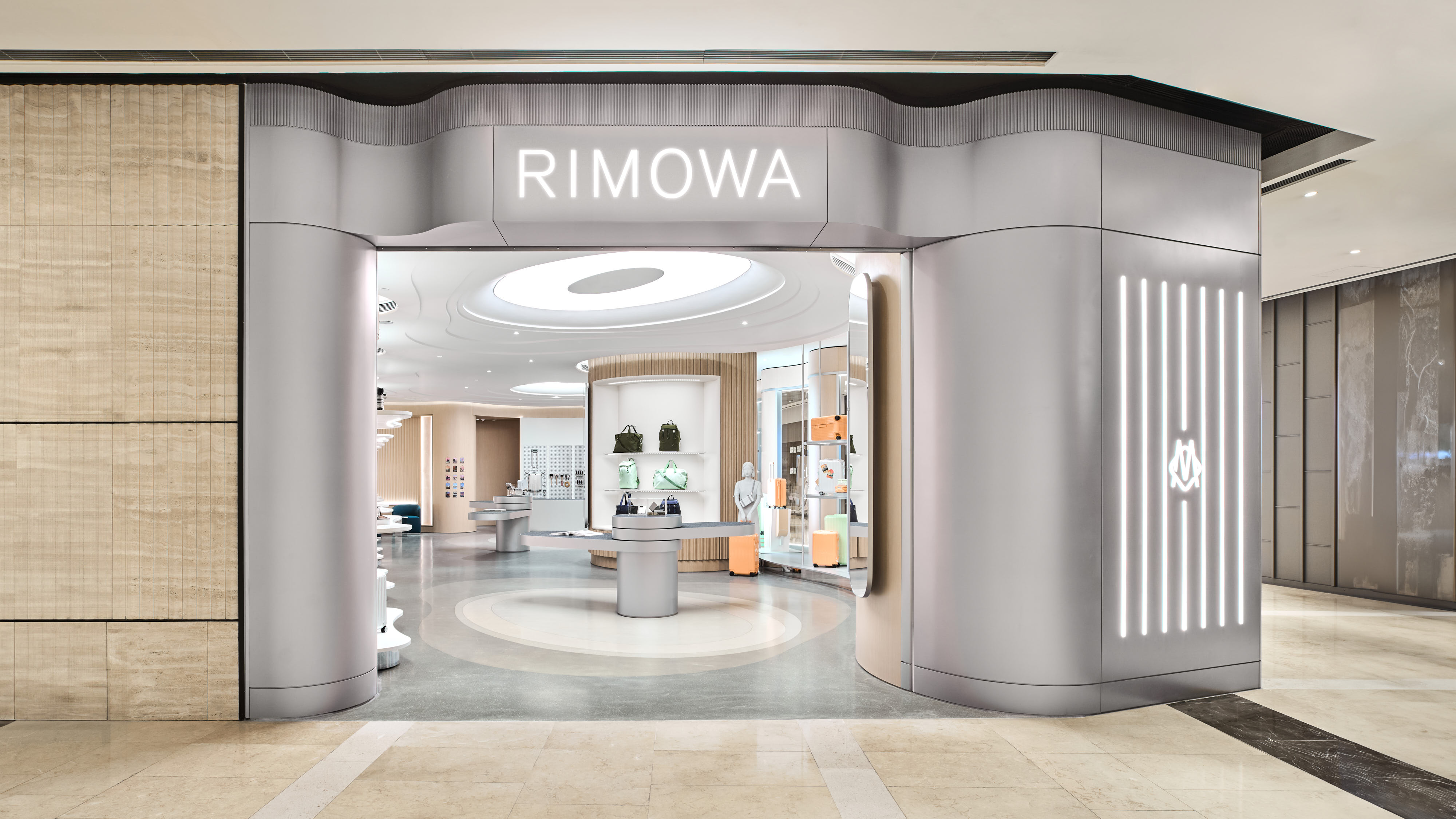 RIMOWA (One Central Macau)